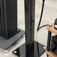 Stand Diffusori Triangle S04 40th Anniversary Nero