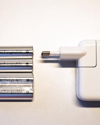 Apple Battery Charger + 4 batterie AA originali