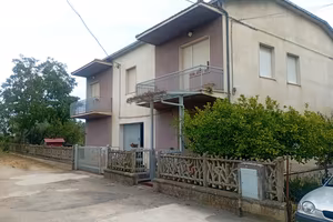 Casa singola con ampio giardino