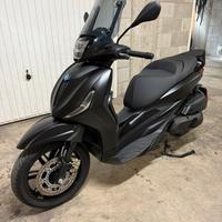 Beverly 400 Deep Black