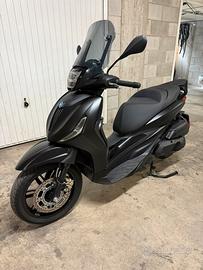 Beverly 400 Deep Black