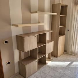Due librerie con mensole Ikea