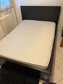 Letto matrimoniale nero con rete