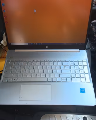 laptop HP 15" 16GB RAM COMPLETO DI TUTTO