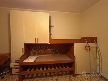 Cameretta divano in pelle e letto matrimoniale
