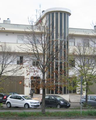 Negozio vetrina su via flaminia