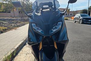 T Max Yamaha 560 Tech Max  2024 Akrapovic