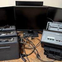 3 Monitor Acer/Philips, 3 tastiere Logitech, 3 gru
