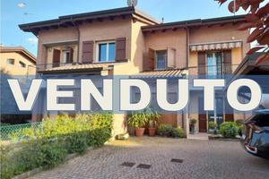 Villa di 200 m² con più di 5 locali e box auto a V