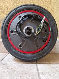 Motore con pneumatico per monopattino