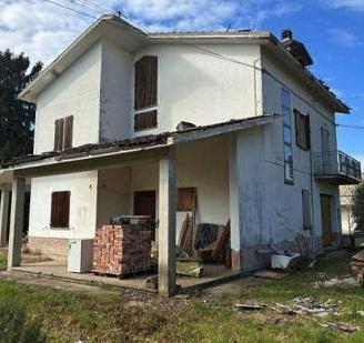 Immobile in asta di 283 m² con 5 locali a Finale E