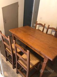 Tavolo in Legno con sedie
