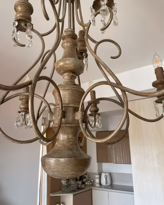 Lampadario SIA in metallo che sembra legno