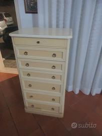 cassettiera elegante 