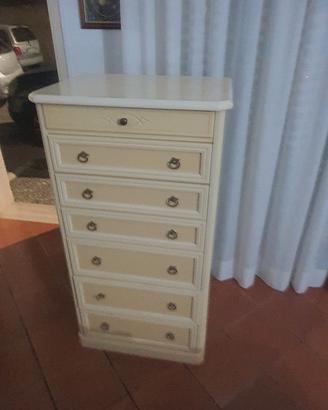 cassettiera elegante 