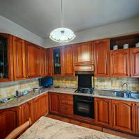 Cucina angolare + tavolo
