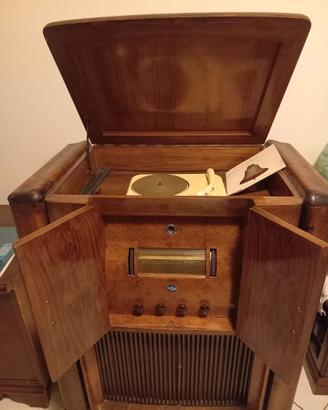 grammofono con radio e altoparlante d'epoca