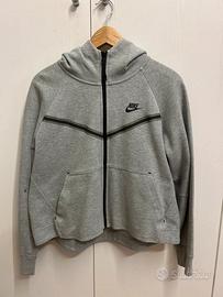 felpa Nike Tech