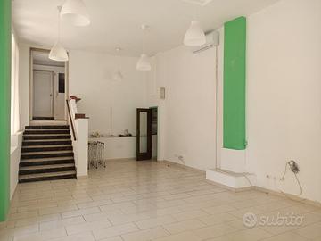 Locale commerciale in zona di forte passaggio