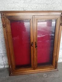 Antico mobile espositore in legno massiccio