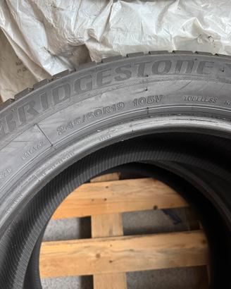 Gomme bridgestone 245/50 R 19 105 V usate