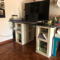Scrivania con vetro decorato Ikea