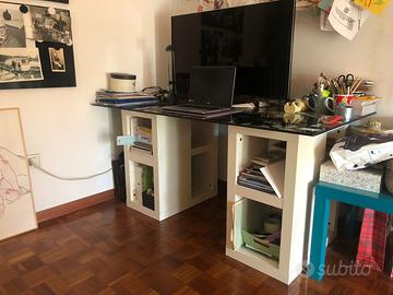 Scrivania con vetro decorato Ikea