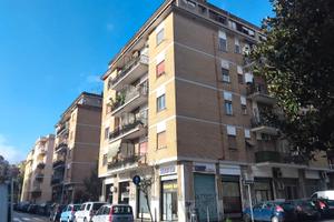 PORTUENSE - Locale con canna fumaria