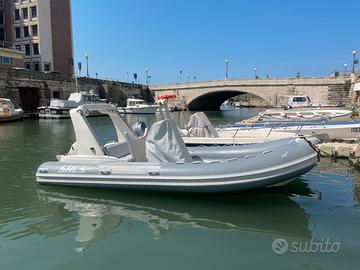 Gommone Sacs 590 + Johnson 140cv + Carrello