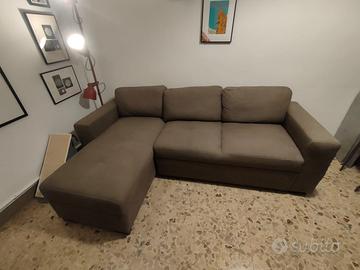 divano letto e tavolo allungabile