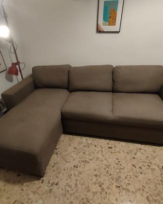 divano letto e tavolo allungabile