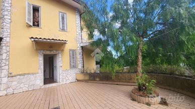 VILLA SINGOLA A PIETRASTORNINA
