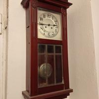 antico pendolo a muro orologio antico