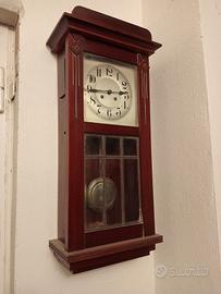 antico pendolo a muro orologio antico