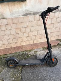 Monopattino elettrico V25i Pro Navee