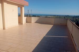 Attico vista mare con ampio lastrico solare