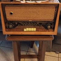 radio vintage con giradischi 