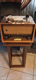 radio vintage con giradischi 