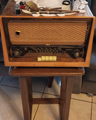 radio vintage con giradischi 