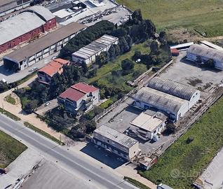 Lotto in zona D1 di 5000mq con fabbricato