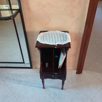 Piccolo mobiletto da uso ufficio o casa