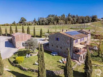 Agriturismo esclusivo con maneggio e 33 ettari di