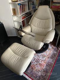 Poltrona Ekorness Stressless+poggiapiede+ tavolino