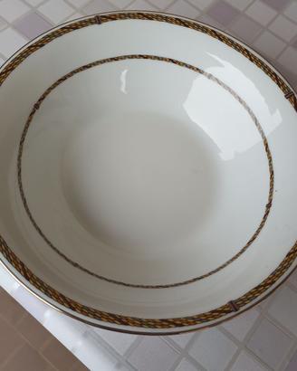 servizio di piatti di pregio