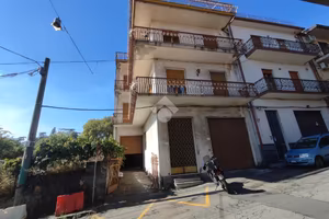 4 LOCALI A ZAFFERANA ETNEA