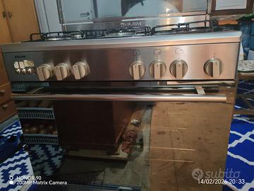 Forno elettrico e a gas incorporato con i 5 fuochi