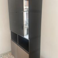 Credenza e mobile sospeso