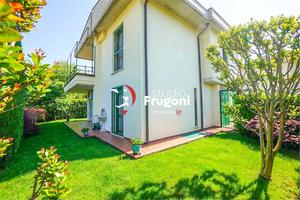 VILLA SINGOLA A 10 MINUTI DA SALO' LIBERA DA SUBI