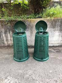 Coppia trespoli portasacco da 100 litri circa.