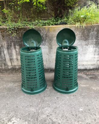 Coppia trespoli portasacco da 100 litri circa.